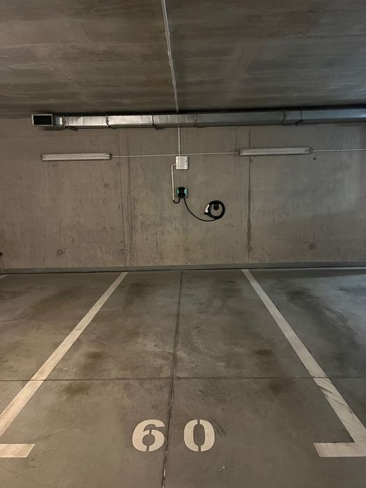 Wynajmę miejsce postojowe w garażu z ładowarką EV – Kraków, os Avia 2