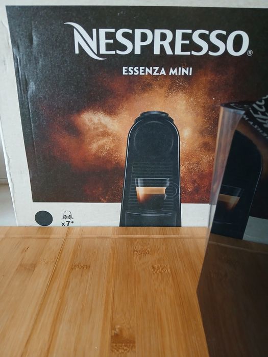 Máquina Essenza Mini Nespresso Piano Black D30i