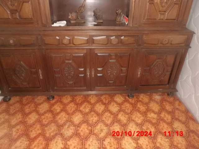 vendo louceiro da decada 70 (em madeira entalhada)