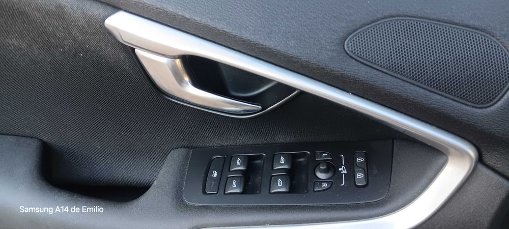VOLVO V40  1.6 Momentum