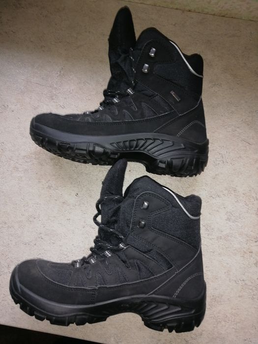 Продам ботинки новые