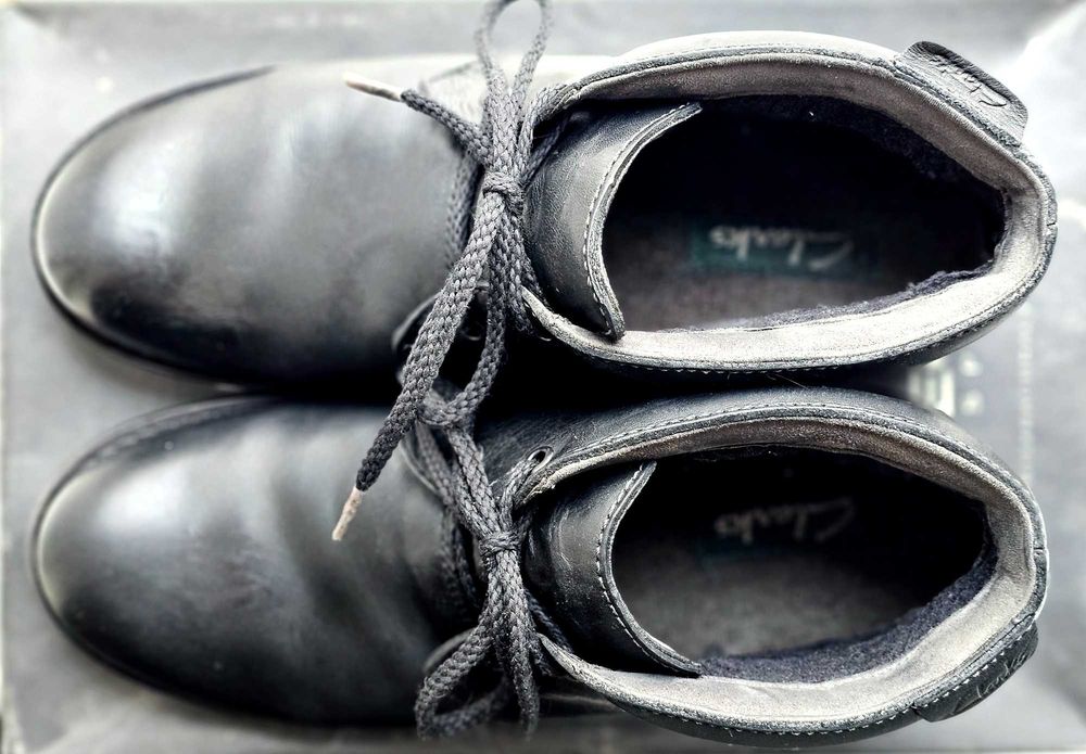 Продам оригинальные кожаные туфли кожа ботинки зима Clarks (Англия)