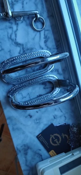 Estribos novos (nunca usados)