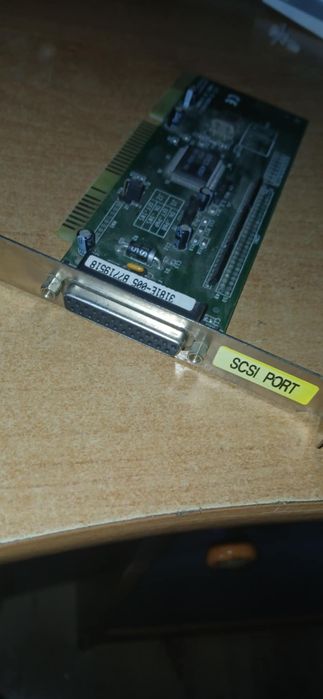 stara karta kontrolera SCSI (PCI)