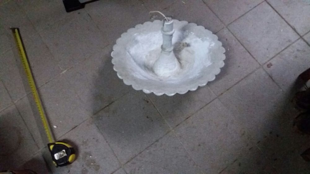 Candeiro em gesso pode ser pintado  de qualquer cor.