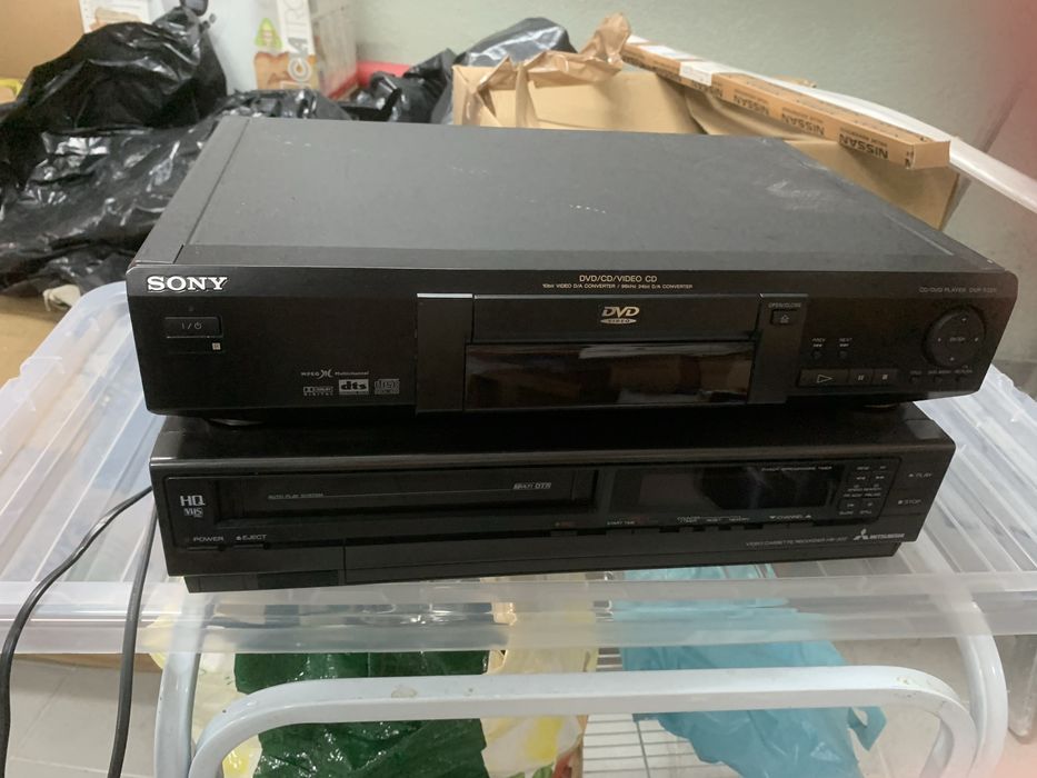 Leitor de cassaetes Sony+ leitor de CD usado em bom estado a funcionar