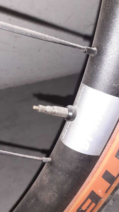 Roda bicicleta DT Swiss frente com disco gravel/ciclismo