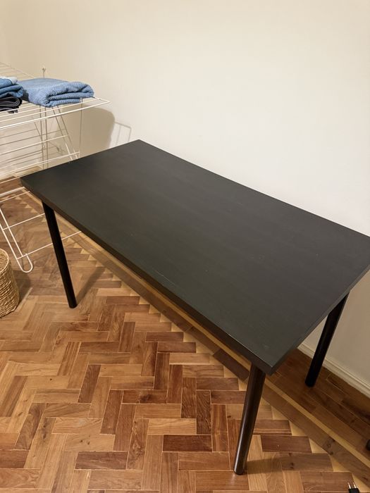 Secretária preta IKEA