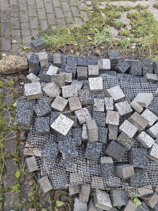 Kostka brukowa ok 2 m grafit i 1 m szara