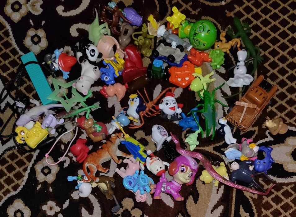 Кулёк игрушек с киндеров