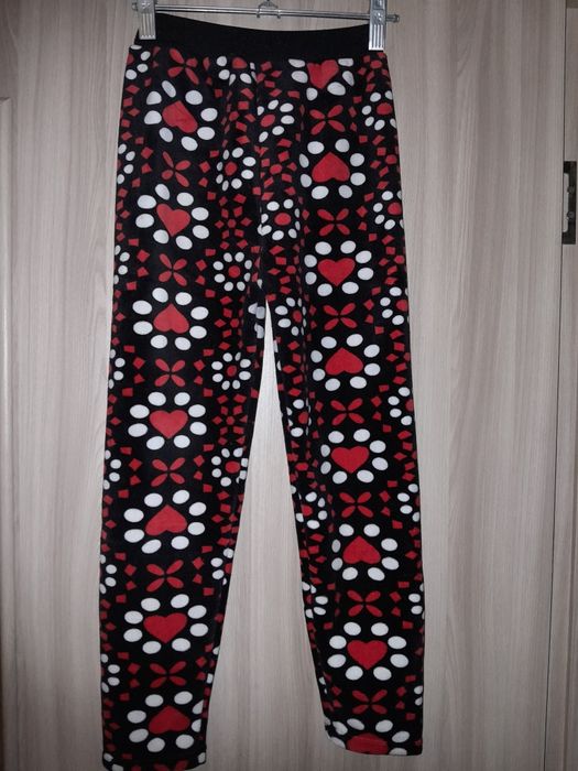 Продам  гамаши и спорт штаны на девочку