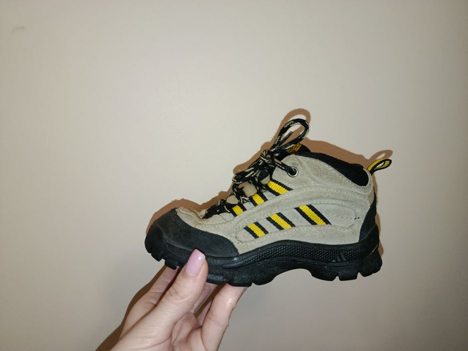 Кросівки для хлопчика 26 розміру