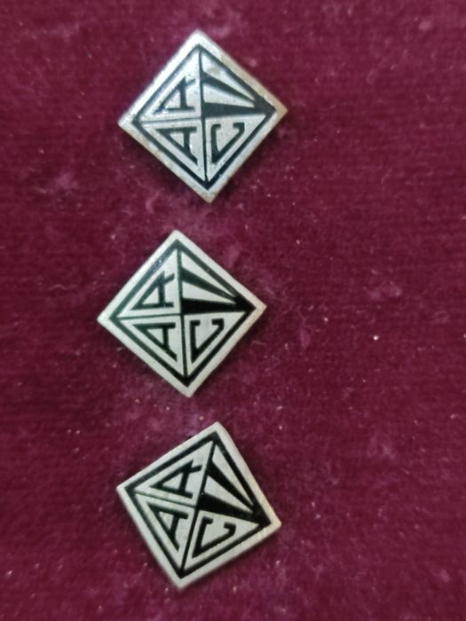 Pin / emblema 3 X Associação Recreativa de Coina Barreiro