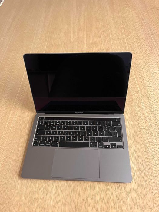 MacBook Pro 13.3" (2022)/ Apple M2 / 256GB / 16GB RAM + Magic Mouse