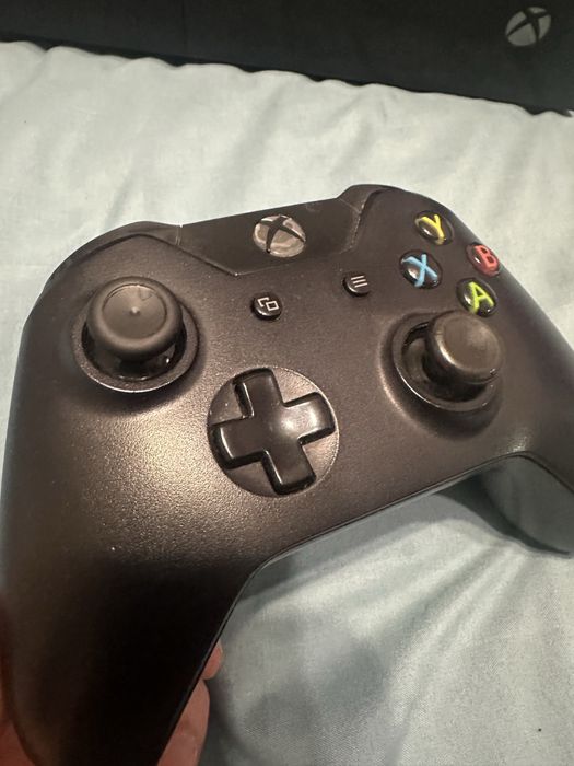 Xbox one 500 gb+акаунт RDR2/GTA 5