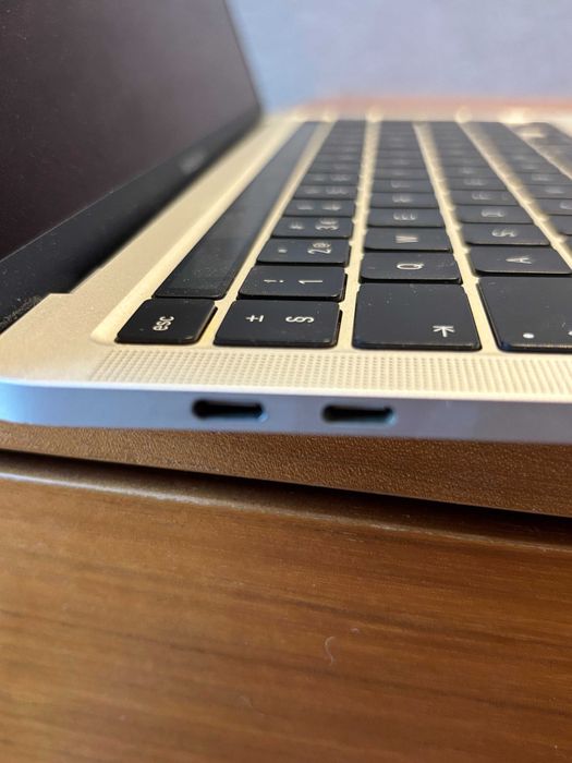 MacBook Pro 13" M1 2020 | 16GB RAM | 256GB SSD | Excelente estado