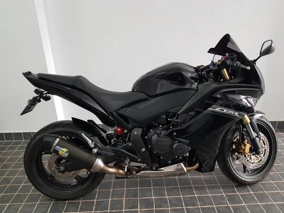Honda CBR 600F 2011 – 28.000 km – Histórico Honda – Pneus novos