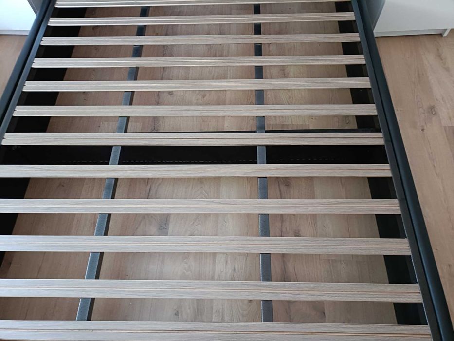 Cama  com estrado