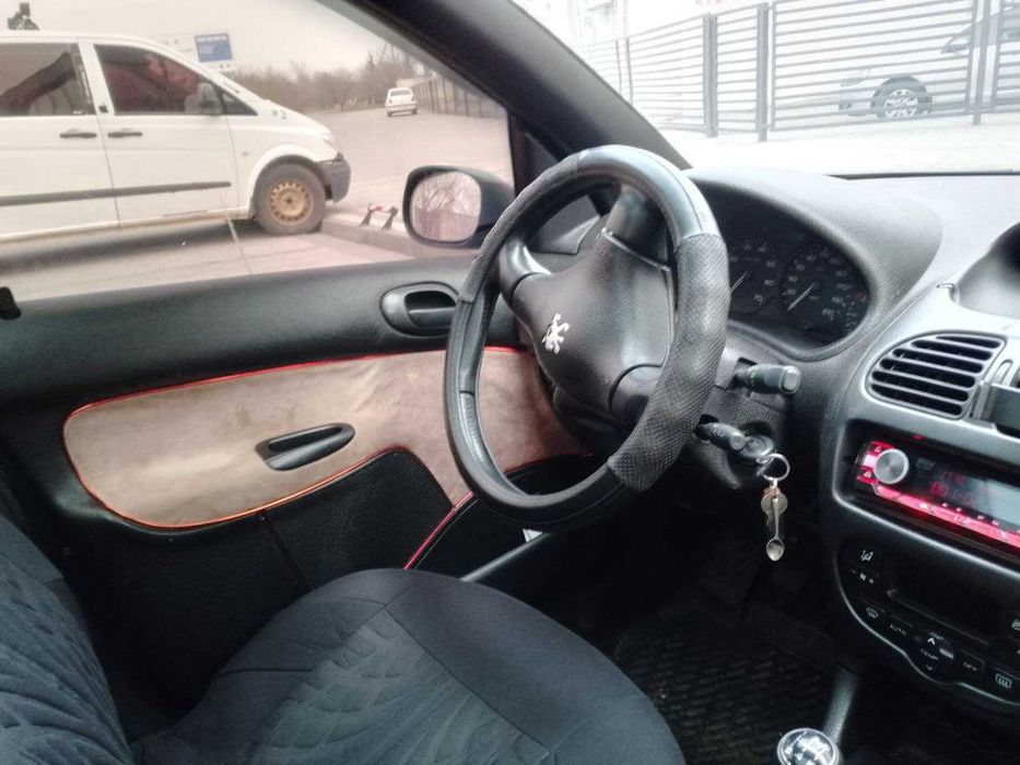 Продам надійне авто Пежо 206