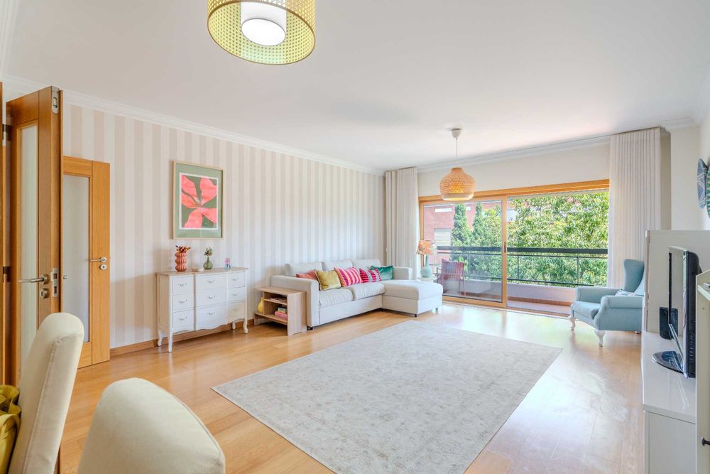 Apartamento T2 para Venda em Queijas