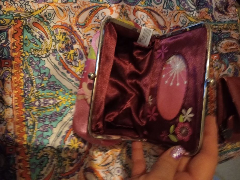 Porta moedas de várias cores e tamanhos