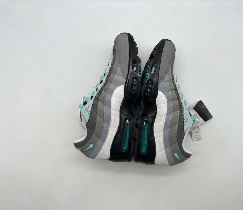 Nike Air Max 95 Cinza/Branco com detalhes Tiffany – Novo na Caixa