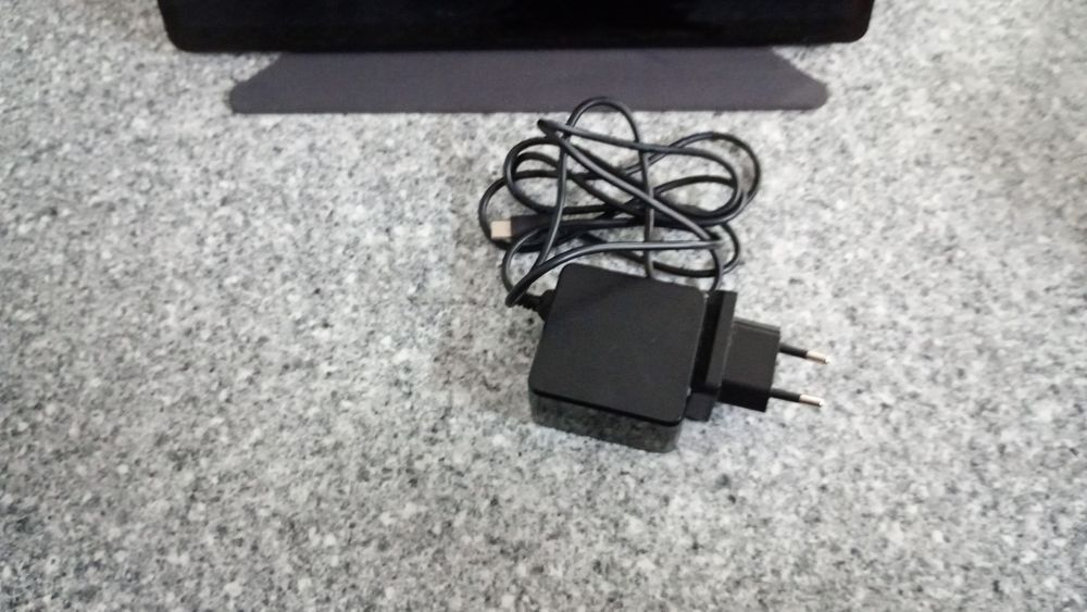 Portátil em bom estado mas com alguns riscos