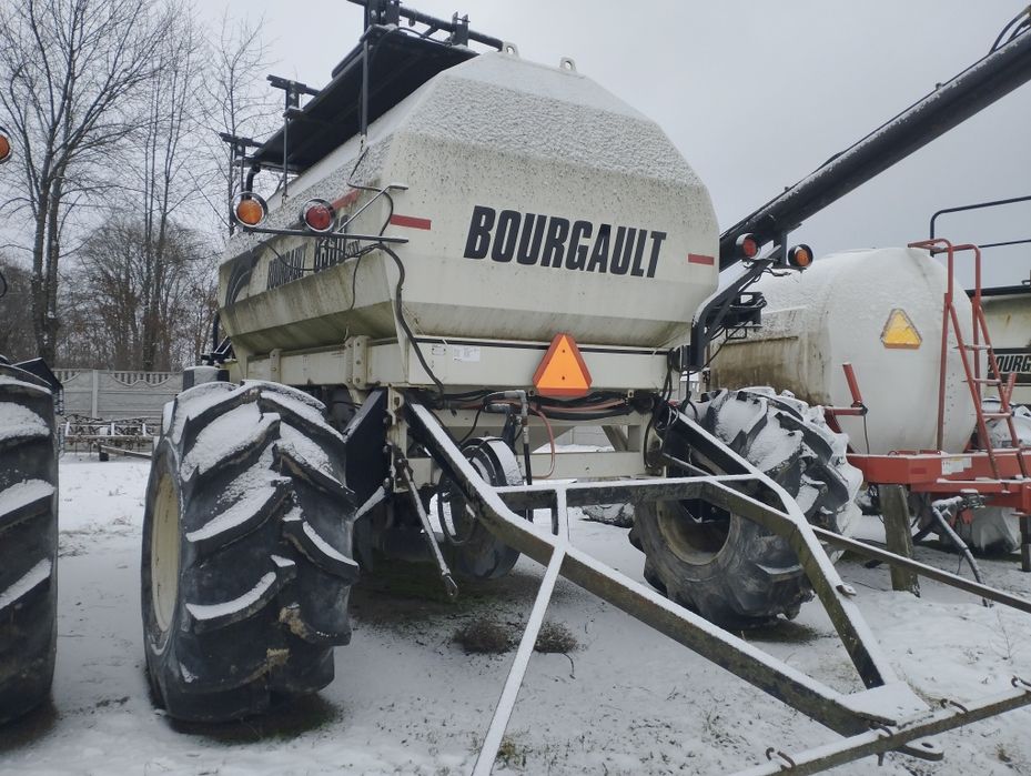 Бункери насінєві Bourgault -8810-54. 2009р