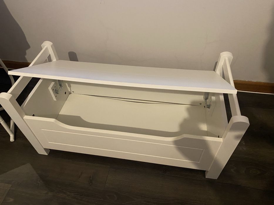 Banco com abertura para funcionar como baú