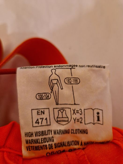 Spodnie ochronne do pracy pilarką łańcuchową marki STIHL