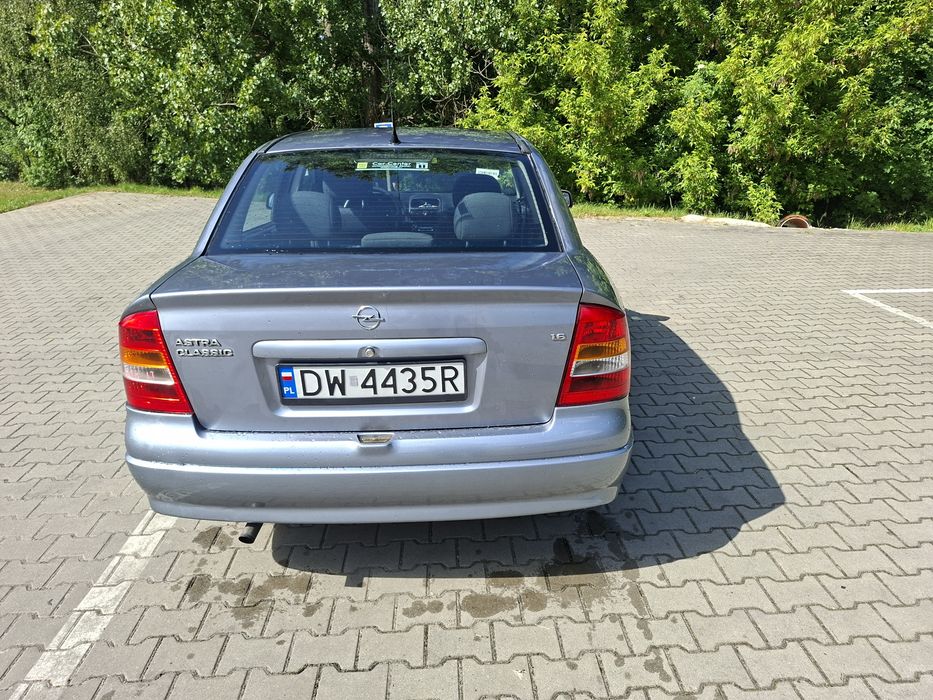 Opel astra sedan