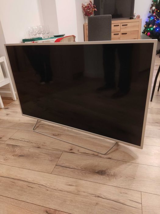 Sprzedam telewizor Philips, 49'', problem z softem - nie włącza się