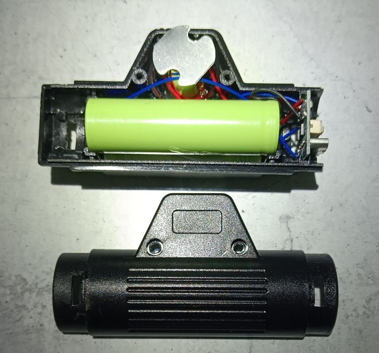 Ліхтар акумуляторний налобний