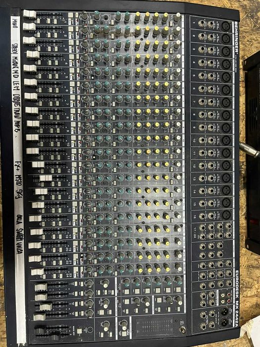 Mesa Behringer Eurodesk MX2442A com fonte de alimentação
