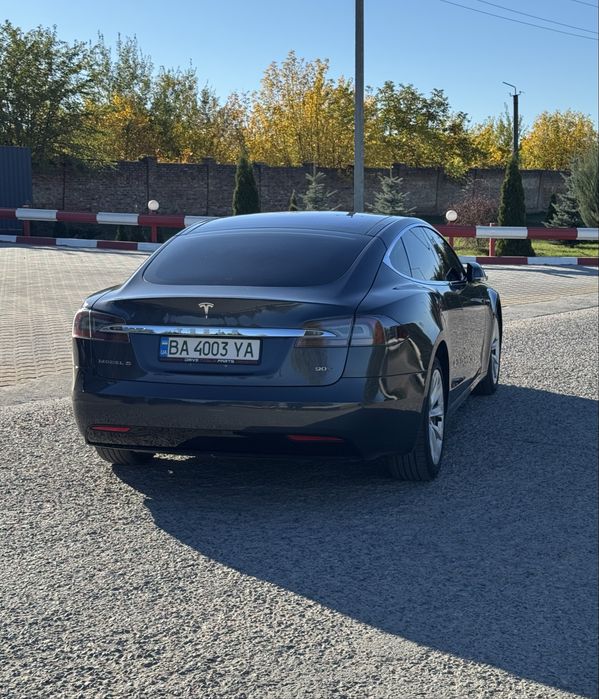 Tesla model S 90D