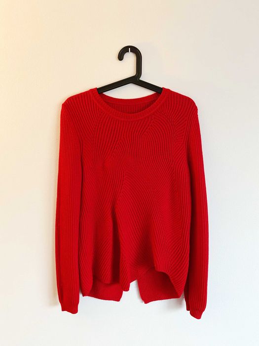 Czerwony oryginalny sweter