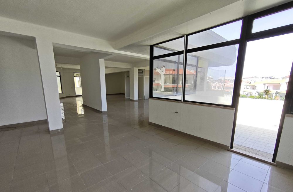 Excelente Loja para Arrendamento no Alto do Forno – Localização Central, Figueira da Foz