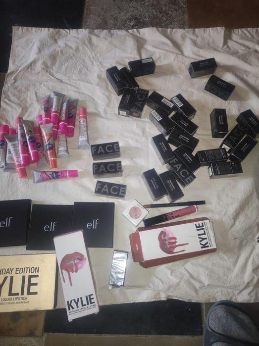 Продам. косметику.