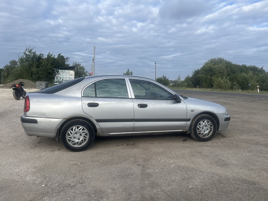 Поодам Mitsubishi Carisma 2000