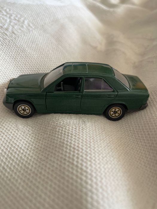 Caro solido Mercedes 190 E