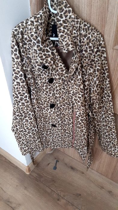 Płaszczyk wiosenny w panterkę