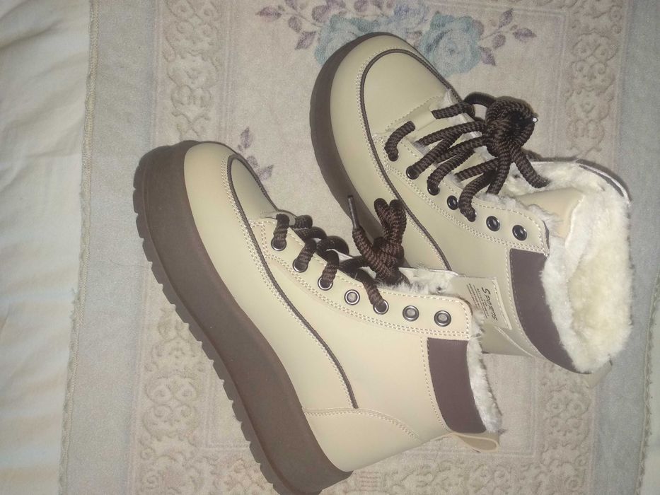 Жіночі зимові чоботи в сучасному стилі хайтоп  37,5-38 нове