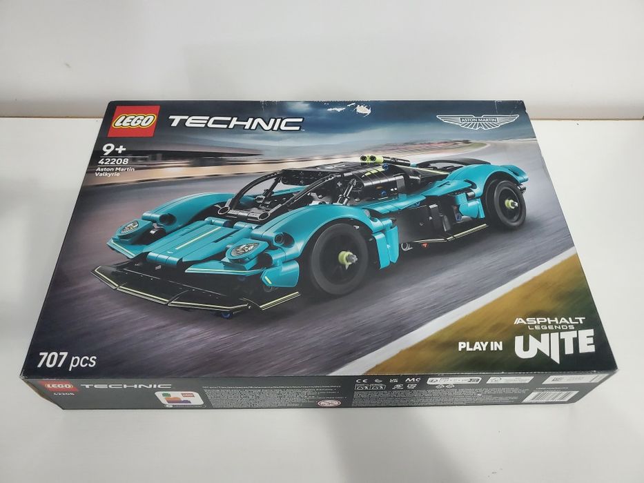 Lego Technic 42208 Aston Martin Valkyrie.