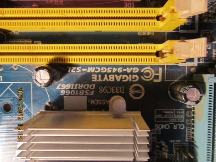 Продам недорого материнскую плату GIGABYTE GA-945GCM-S2L