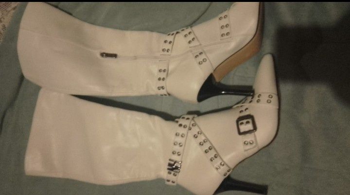 Botas em pele. N - 39