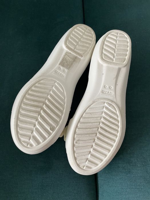 Sandały Crocs Lina Flower D’Orsay Oyster 39/40 W9