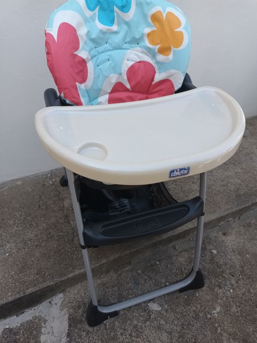 Cadeira de bébe chicco, como nova. Muito bem estimada.