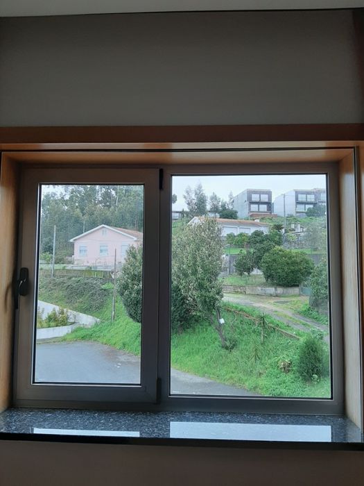 Semi-new aluminum windows64750641166466121