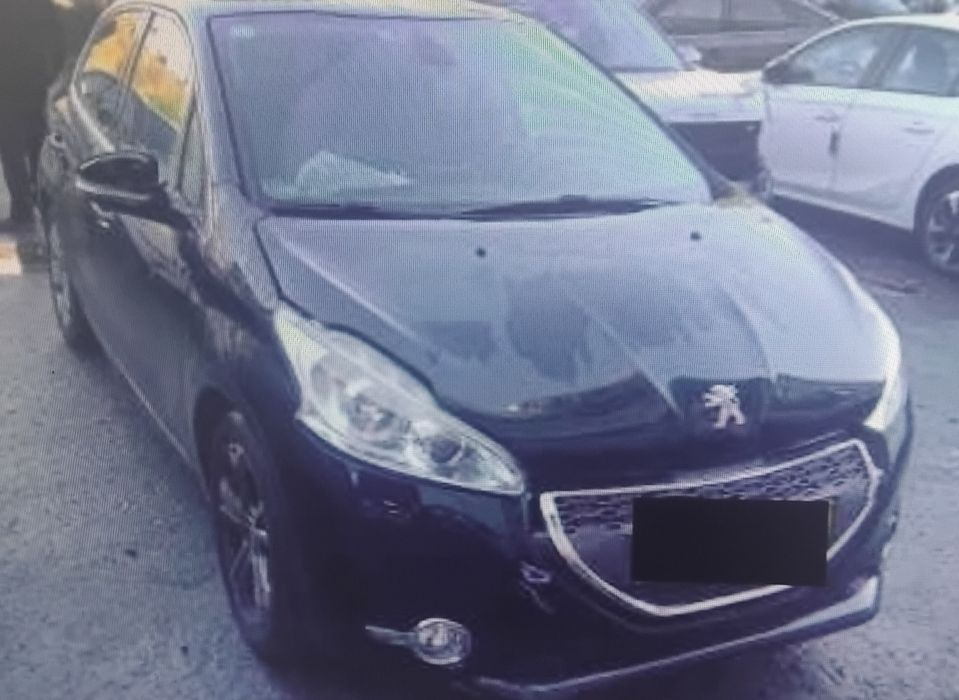 vendo Peugeot 208 1.2 vti 82 cv  nacional acidentado salvado