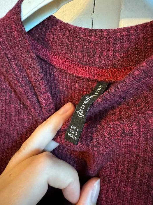 Burgundowa bluzka z golfem bez rękawów stradivarius S